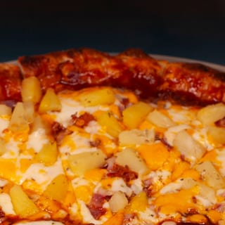 Large Legendary Bar-B-Que Pizza